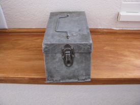 Tin, Postal Carrier